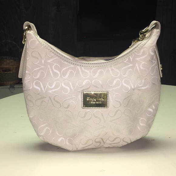 Simply Vera Vera Wang Handbags - Cream Vera Wang Simply Vera brand new purse